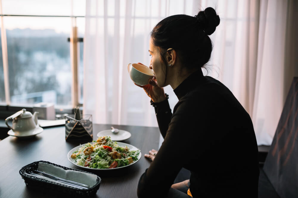 How to Stop Emotional Eating and Reconnect with Hunger Cues